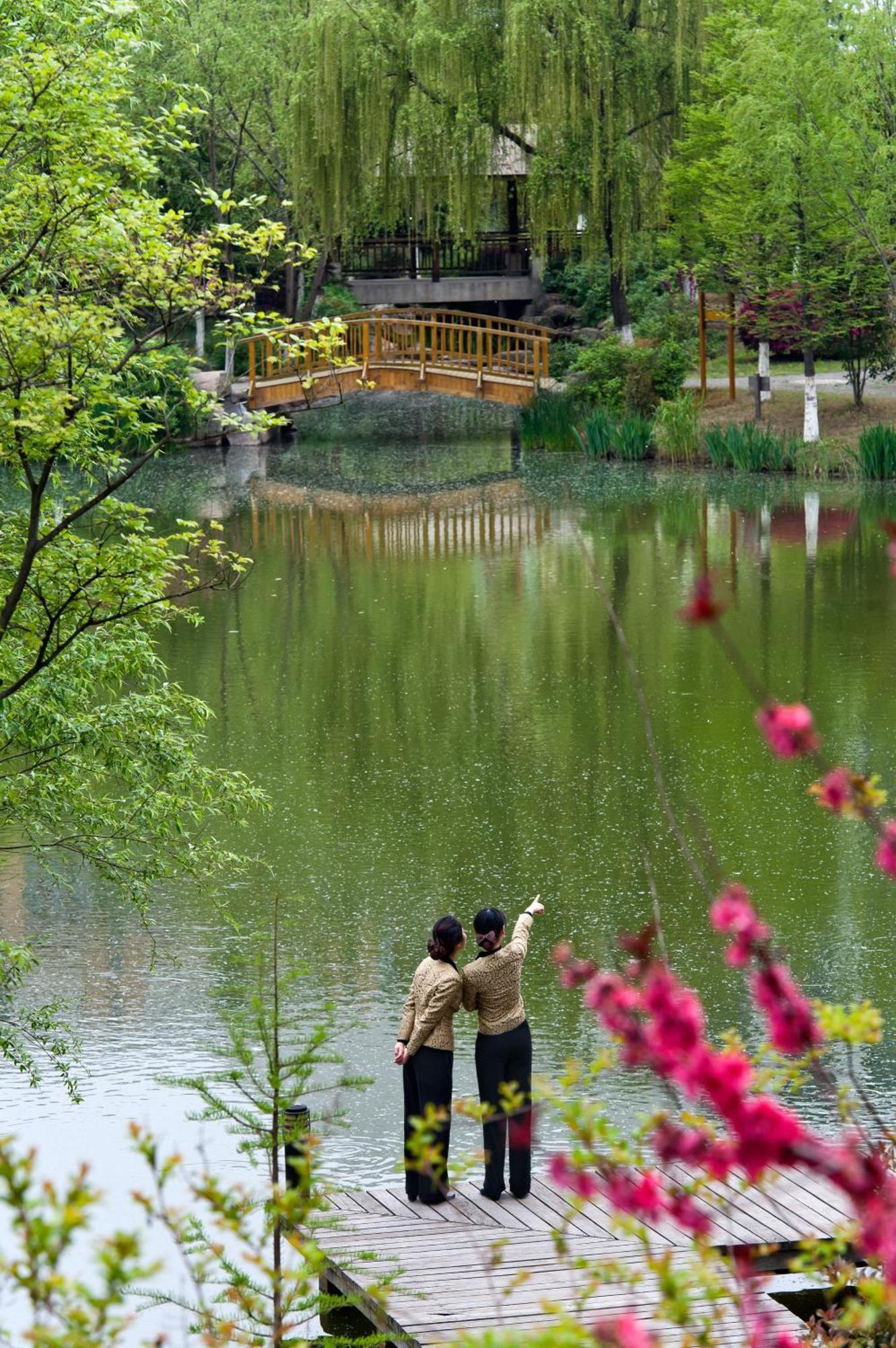 Jinling Riverside Hotel Nanjing  Bagian luar foto